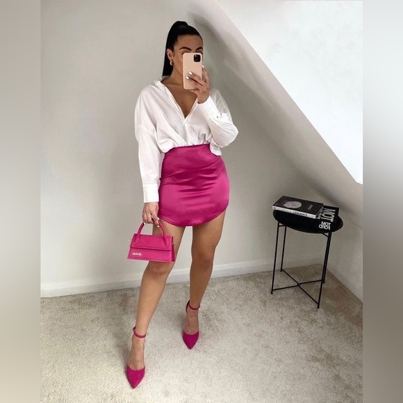✨ ZARA PINK SATIN EFFECT MINI SKIRT ✨ - Picture 3 of 16